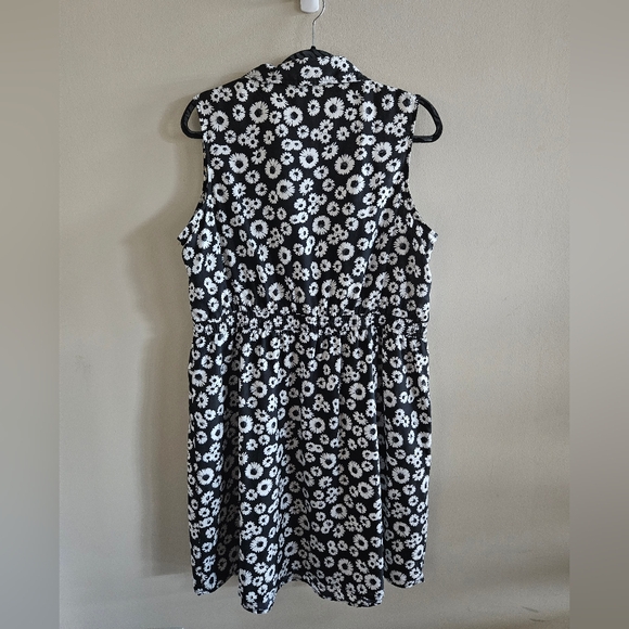 City Chic Daisy Floral Dress - Picture 7 of 9